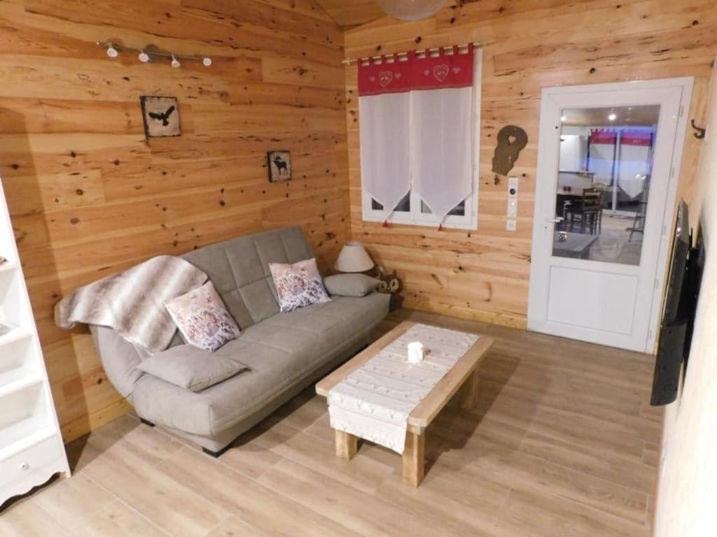 Logement Paisible A La Campagne Aubarede Exterior photo