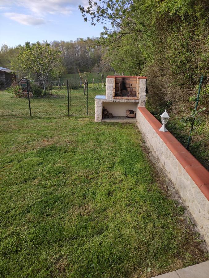 Logement Paisible A La Campagne Aubarede Exterior photo